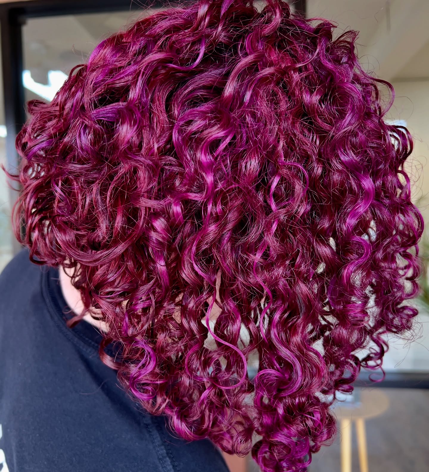 ✨ Mocha —> Magenta ✨
Her curls shine no matter the shade! 
We were craving a little switch up, and this is the perfect color for her! 🎨
(Swipe for her before)

Looking for a color change up? Check out the link in our bio 🔗