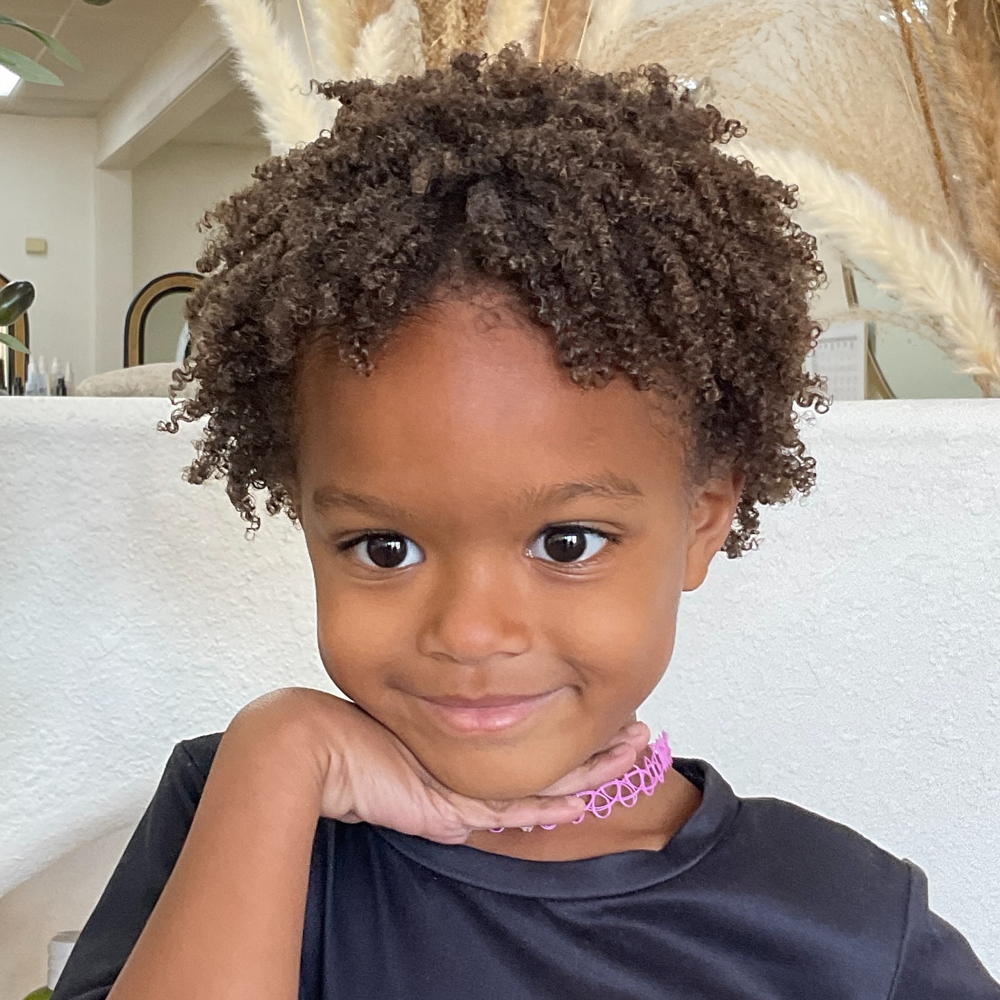 At CGW salon, we’re all about helping kids fall in love with their natural curls—and helping parents find a routine that works for their child’s texture! 

✨Confidence ✨starts at the roots 🌺

Looking to book with us? Check out the link in our bio! 🔗