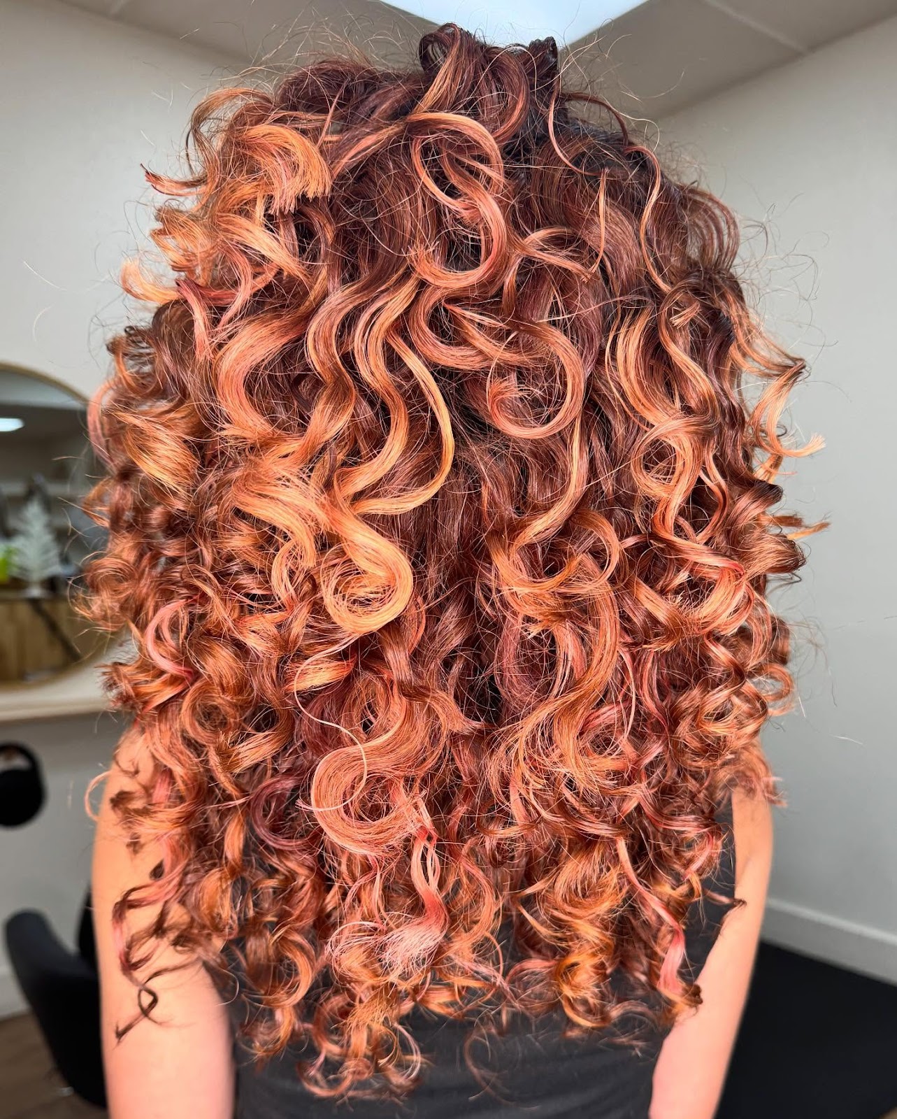 Learn how to maintain your curl pattern and curl health when coloring curly hair. Trusting a Gilbert curly hair salon to prevent color damage is the best method. Curls Gone Wild Salon is the best curly hair salon in Gilbert, focusing on education, they are curly hair experts helping clients understand their hair and how to properly work with it. Curly hair cut in Gilbert, hair salon for curly hair in Gilbert.