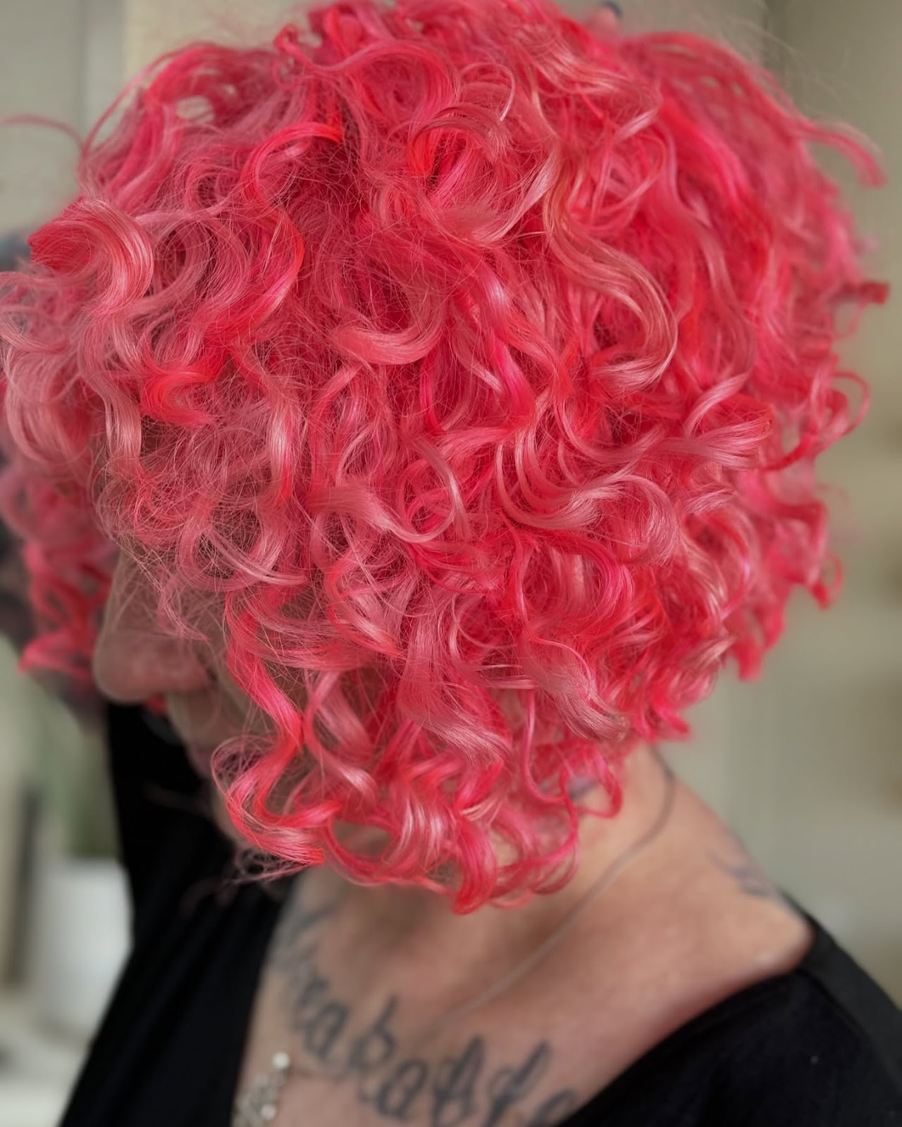 Learn how to maintain your curl pattern and curl health when coloring curly hair. Trusting a Gilbert curly hair salon to prevent color damage is the best method. Curls Gone Wild Salon is the best curly hair salon in Gilbert, focusing on education, they are curly hair experts helping clients understand their hair and how to properly work with it. Curly hair cut in Gilbert, hair salon for curly hair in Gilbert.