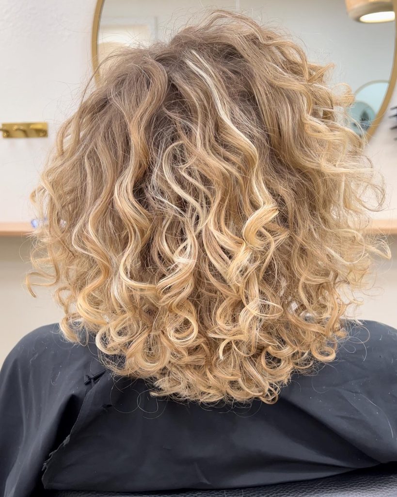 hair oils and butters, curl porosity, Gilbert curly hair salon, Curls Gone Wild Salon is the top curly hair salon in Gilbert. Led by Melanie brown, a dedicated stylist with a emphasis on education. Offering clients the best curly hair cuts in Gilbert and also teaching clients about maintaining their hair. Gilbert hair salon, Gilbert curly hair cuts, hair salon for curly hair Gilbert, curly hair cut in Gilbert, Gilbert curly hair