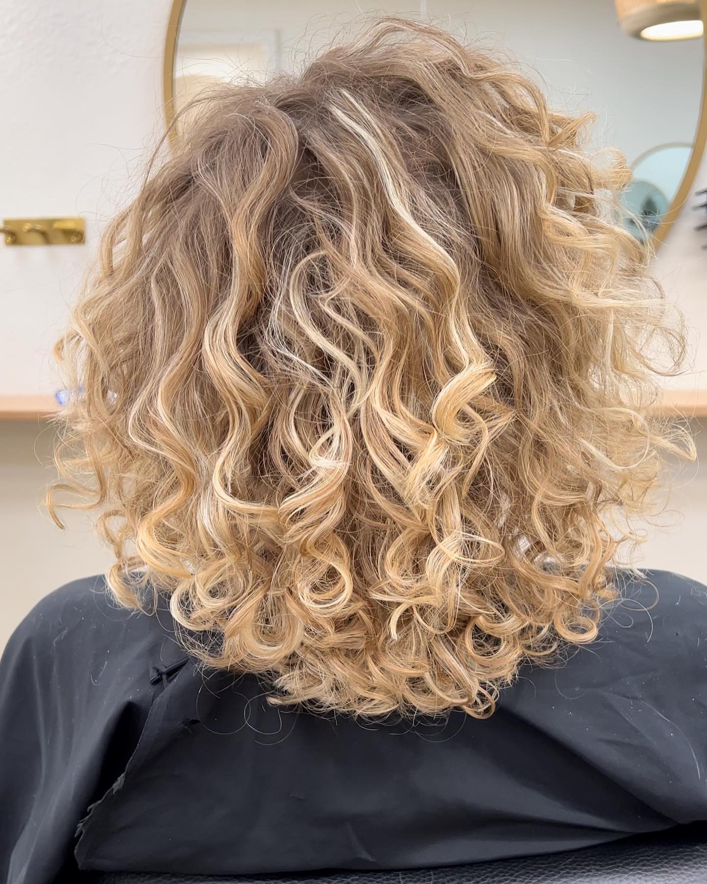 hair oils and butters, curl porosity, Gilbert curly hair salon, Curls Gone Wild Salon is the top curly hair salon in Gilbert. Led by Melanie brown, a dedicated stylist with a emphasis on education. Offering clients the best curly hair cuts in Gilbert and also teaching clients about maintaining their hair. Gilbert hair salon, Gilbert curly hair cuts, hair salon for curly hair Gilbert, curly hair cut in Gilbert, Gilbert curly hair